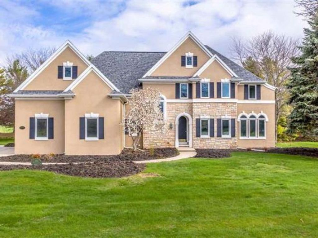 Photo of 1111 Huntington WAY, Suamico, WI 54173 (MLS # 50329394)