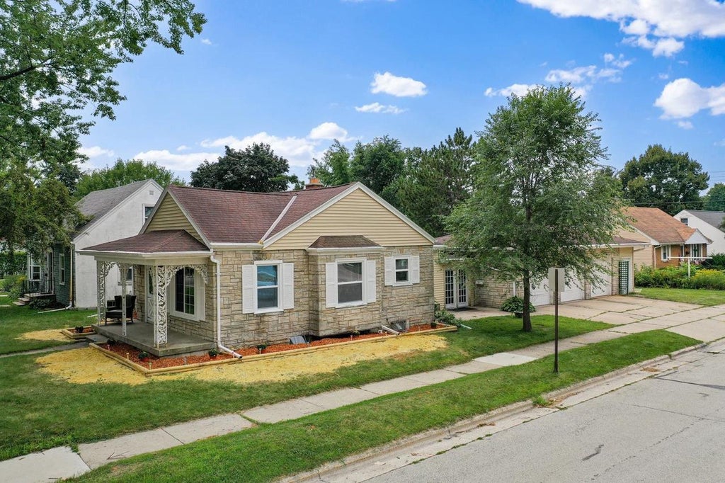 Photo of 304 Jacob STREET, Green Bay, WI 54302 (MLS # 50331013)