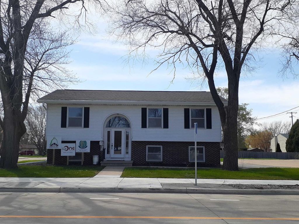 Photo of 1233 S Commercial STREET, Neenah, WI 54956 (MLS # 50325647)