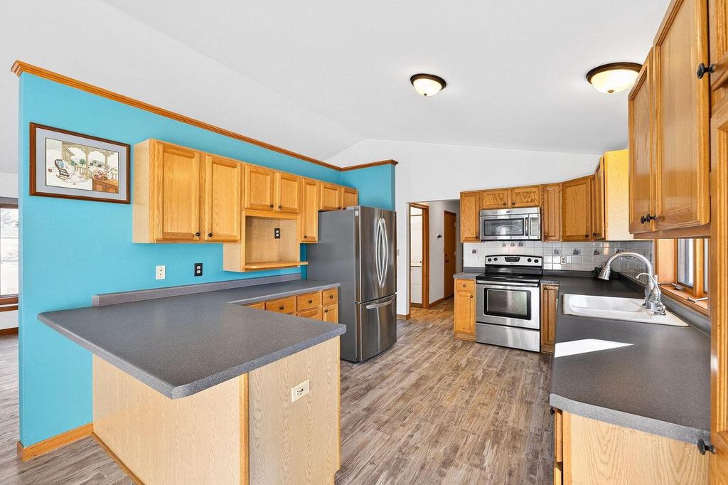 Photo of 605 Cleveland AVENUE, Hartford, WI 53027 (MLS # 1953093)