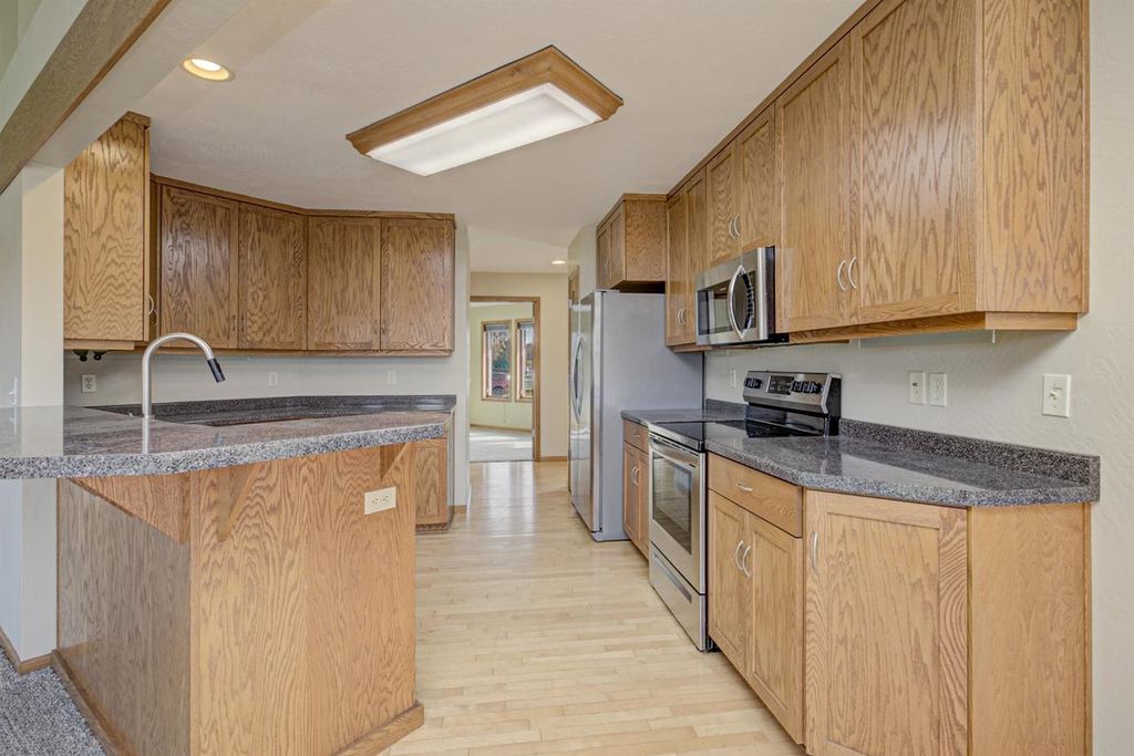 Photo of 1690 Gateway Meadows LANE, Neenah, WI 54956 (MLS # 50319948)