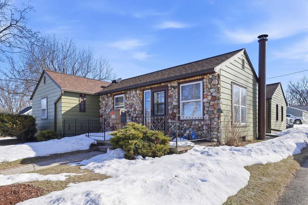 Photo of 816 Wilson STREET, Little Chute, WI 54140 (MLS # 50322596)