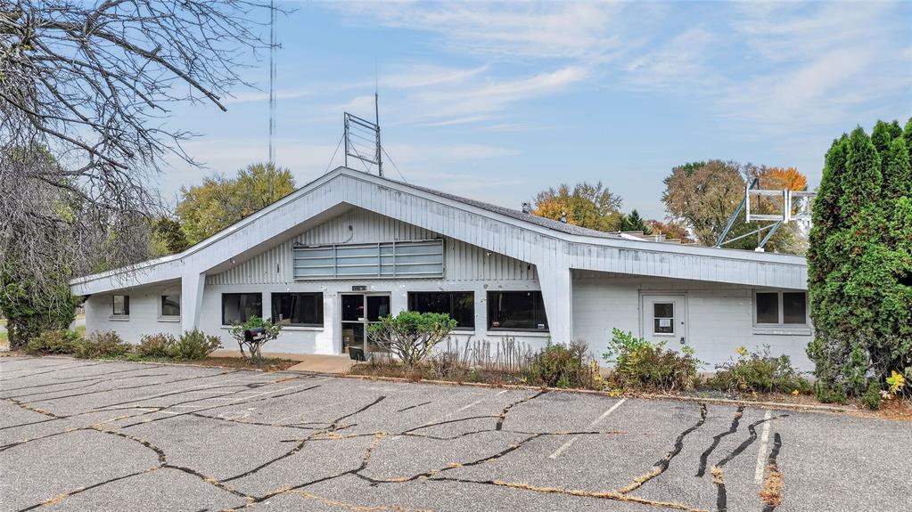 Photo of 721 Jefferson AVENUE, Chippewa Falls, WI 54729 (MLS # 1605884)