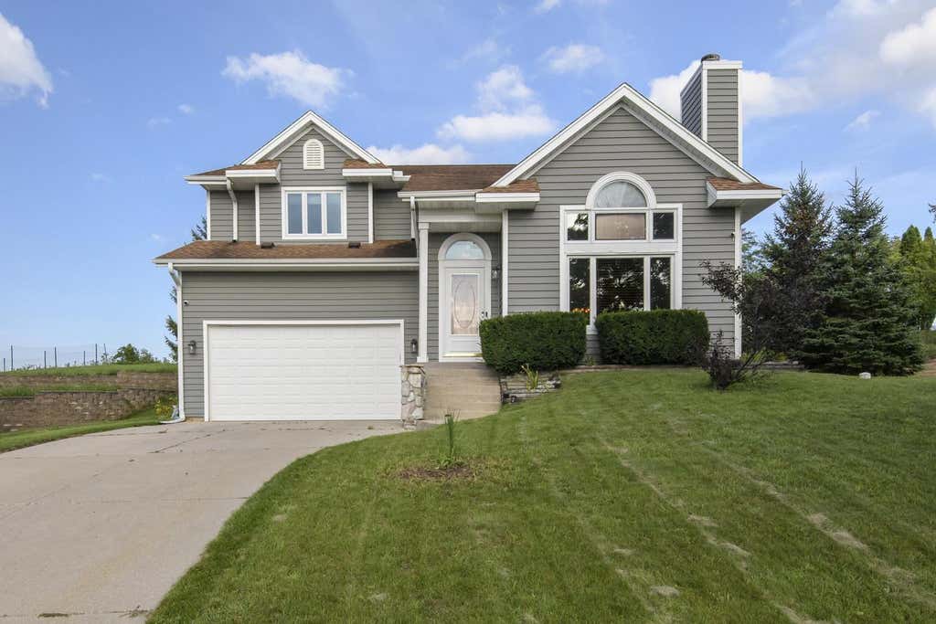 Photo of 1497 Sunnyridge ROAD, Pewaukee, WI 53072 (MLS # 1976366)