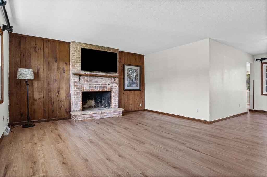 Photo of 709 Krueger COURT, Onalaska, WI 54650 (MLS # 1980476)