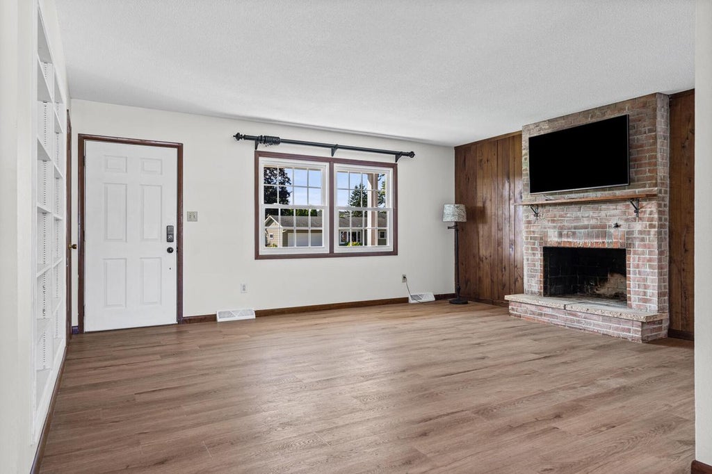Photo of 709 Krueger COURT, Onalaska, WI 54650 (MLS # 1980476)