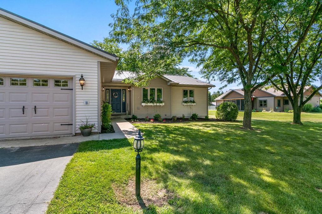 Photo of 1040 Saddle Ridge, Portage, WI 53901 (MLS # 2020737)
