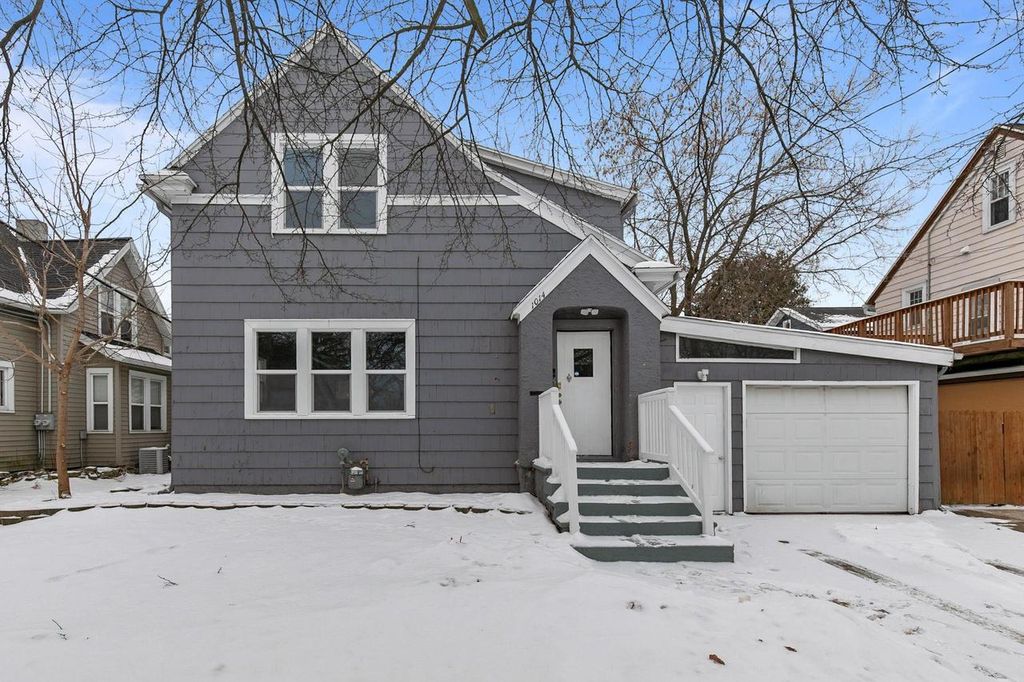 Photo of 1014 Stuart STREET, Green Bay, WI 54301 (MLS # 50320654)