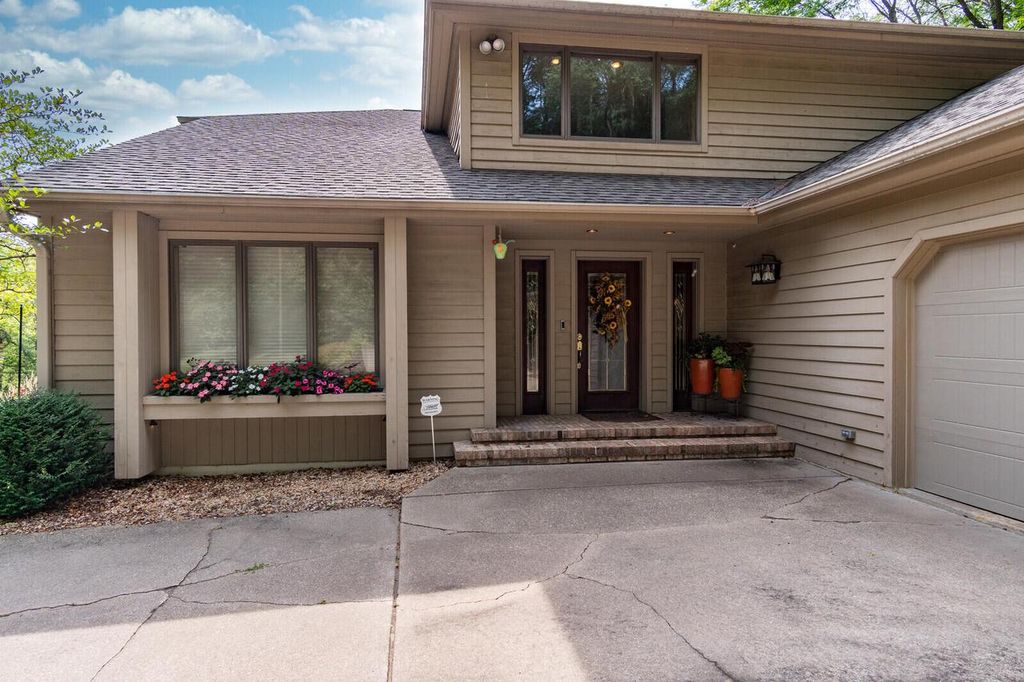 Photo of N2015 Stonecrest ROAD, La Crosse, WI 54601 (MLS # 1941038)