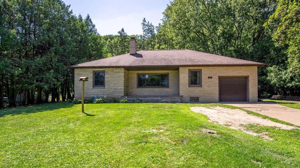 Photo of 214 Mt. Washington AVENUE, Eau Claire, WI 54703 (MLS # 1603245)