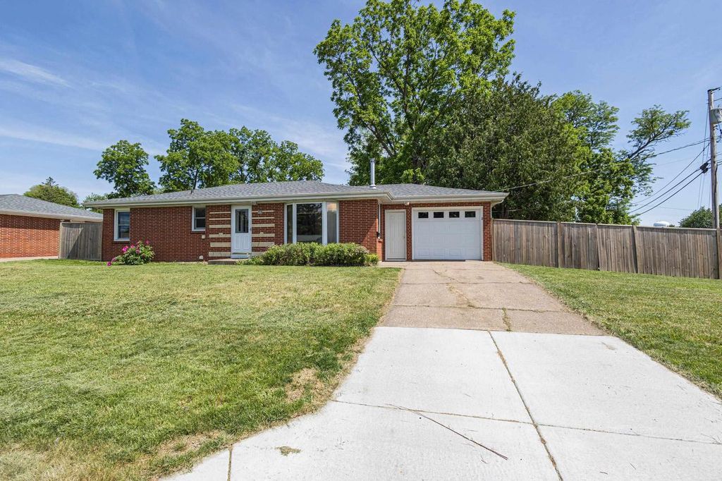Photo of 575 Camp STREET, Platteville, WI 53818 (MLS # 2024986)