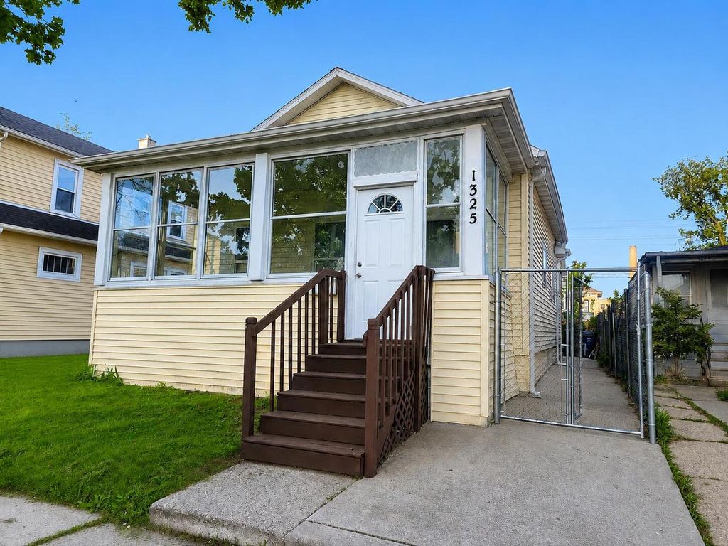 Photo of 1325 Villa STREET, Racine, WI 53403 (MLS # 1962020)