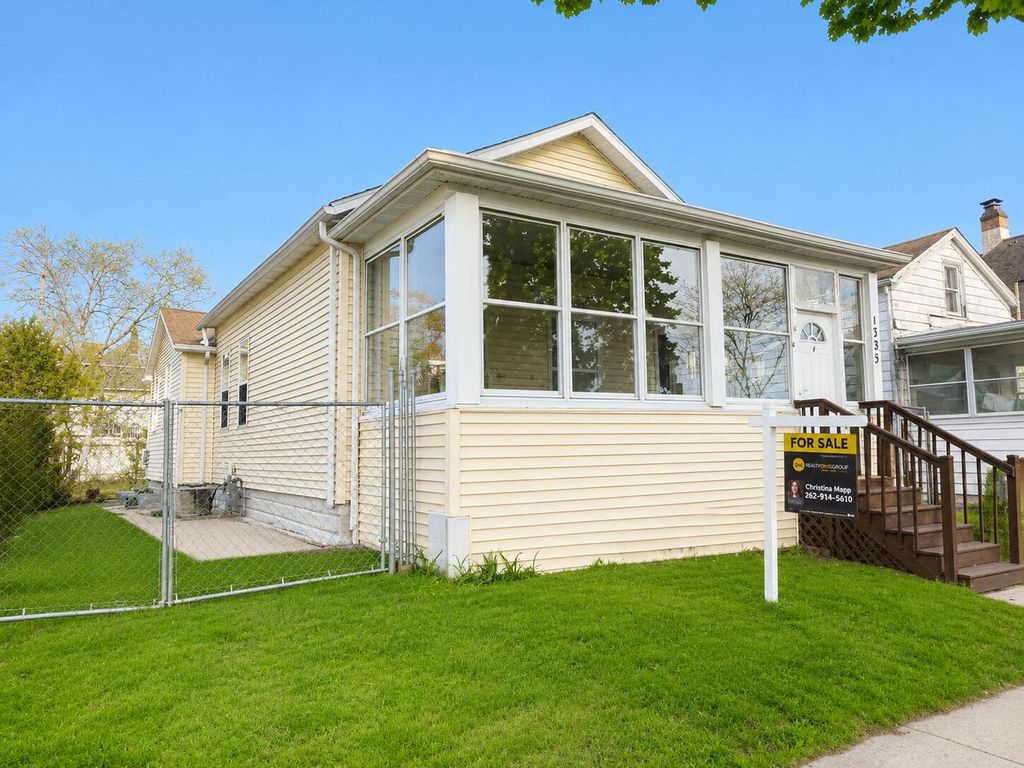 Photo of 1325 Villa STREET, Racine, WI 53403 (MLS # 1962020)
