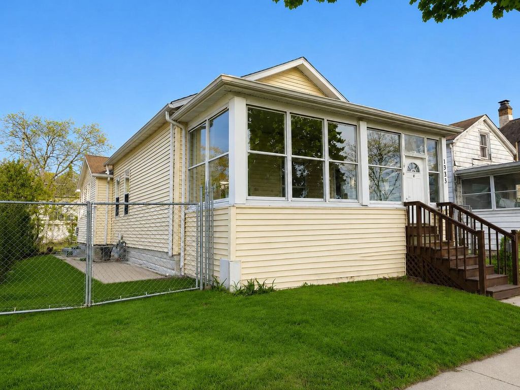 Photo of 1325 Villa STREET, Racine, WI 53403 (MLS # 1962020)