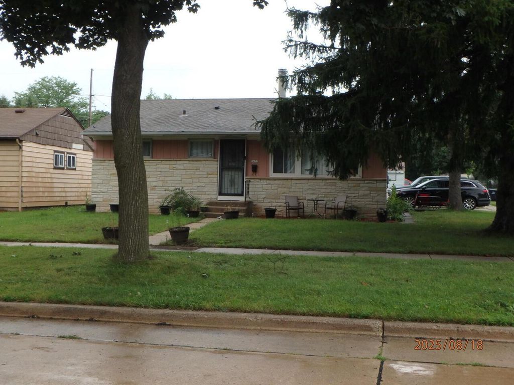 Photo of 5471 N 74th STREET, Milwaukee, WI 53218 (MLS # 1951419)
