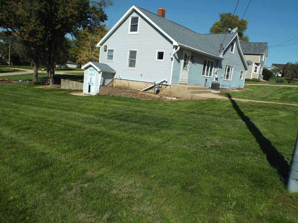 Photo of 303 S Center STREET, Browntown, WI 53522 (MLS # 2034169)