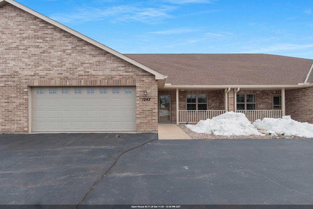 Photo of 1242 Pond View CIRCLE #18, De Pere, WI 54115 (MLS # 50322652)