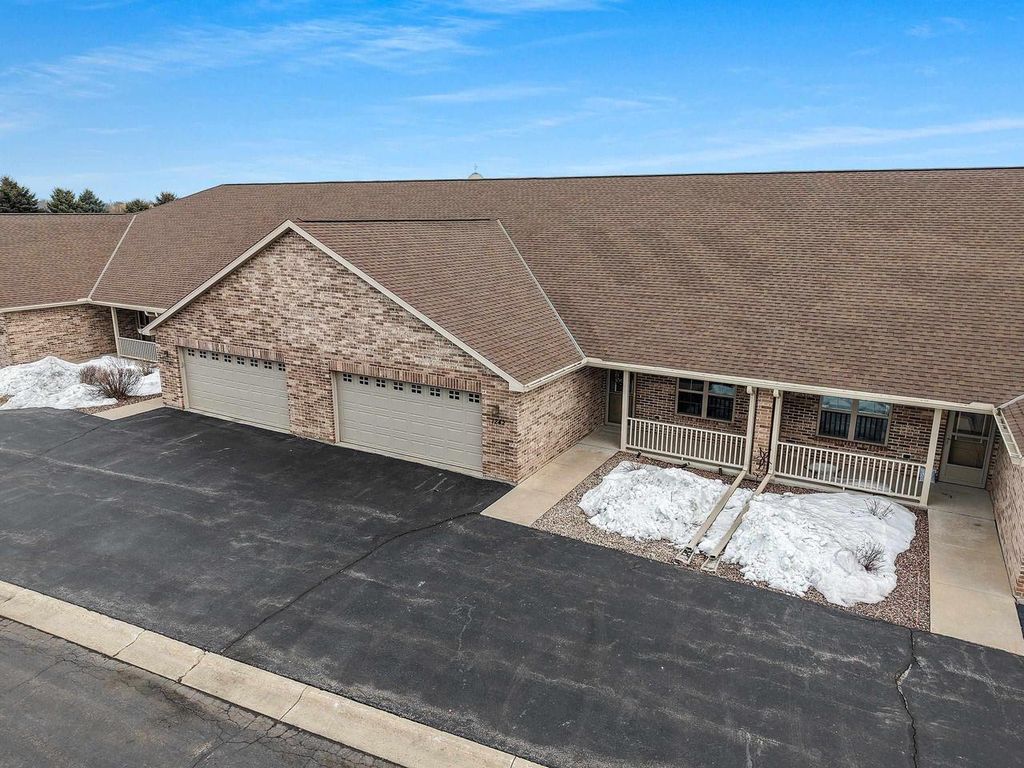 Photo of 1242 Pond View CIRCLE #18, De Pere, WI 54115 (MLS # 50322652)