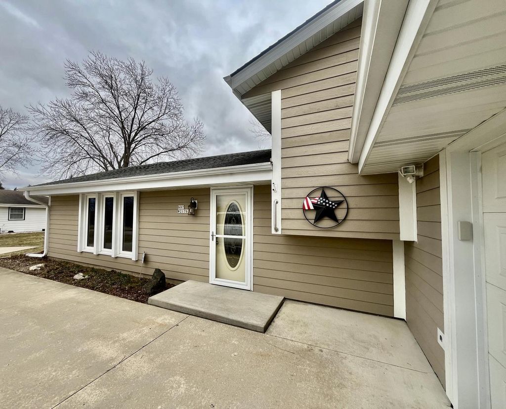 Photo of N97W21763 White Horse DRIVE, Colgate, WI 53017 (MLS # 1954095)
