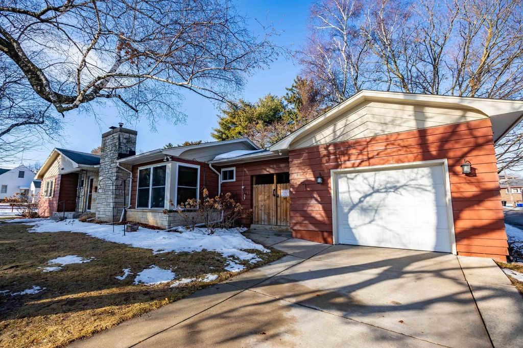 Photo of 308 W Division STREET, Dodgeville, WI 53533 (MLS # 2014565)