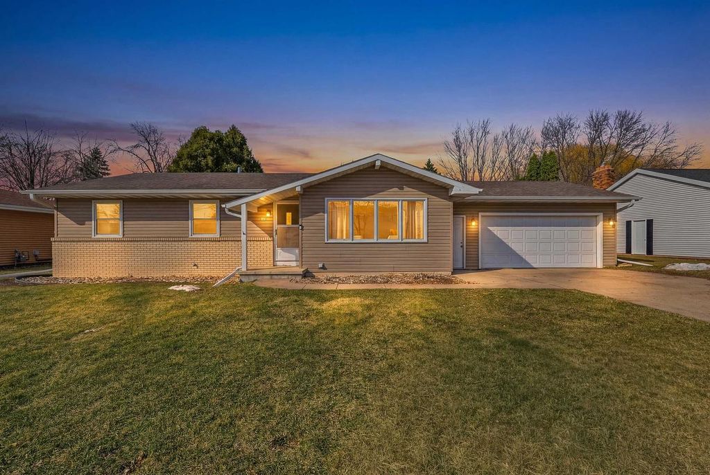 Photo of 870 Nicolet AVENUE, Oshkosh, WI 54901 (MLS # 50322742)