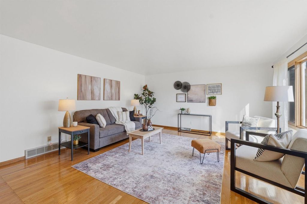 Photo of 870 Nicolet AVENUE, Oshkosh, WI 54901 (MLS # 50322742)