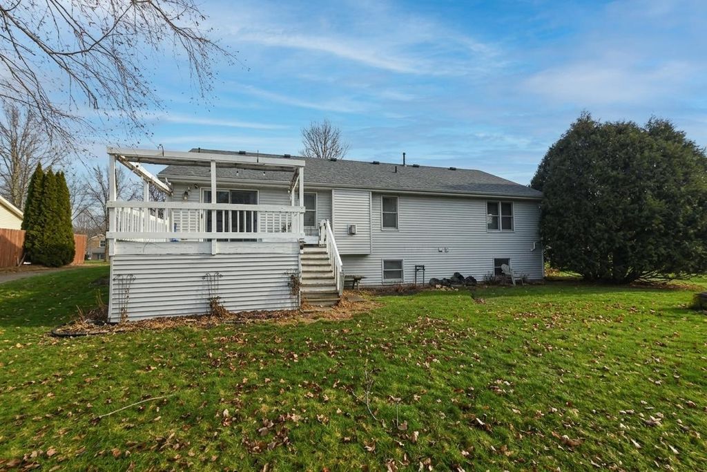 Photo of 304 School ROAD, Cottage Grove, WI 53527 (MLS # 2018538)