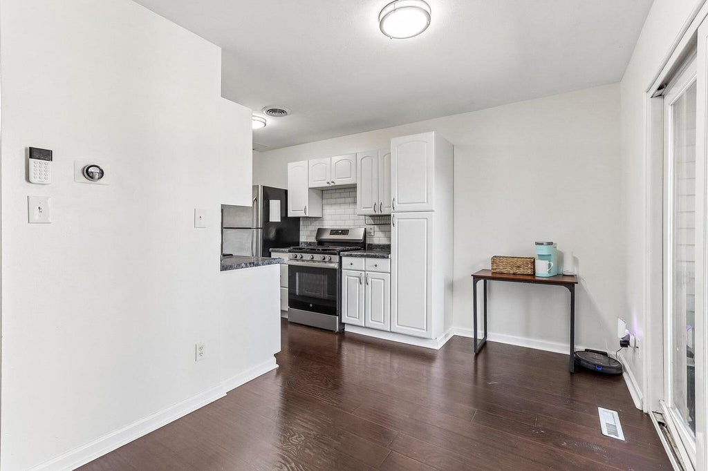 Photo of 1411 W Edgerton AVENUE #N, Milwaukee, WI 53221 (MLS # 1984755)