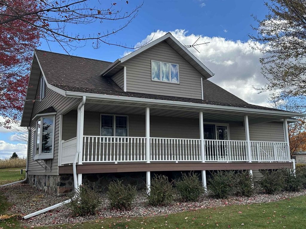Photo of N9898 State Road 110, Marion, WI 54950 (MLS # 50325136)