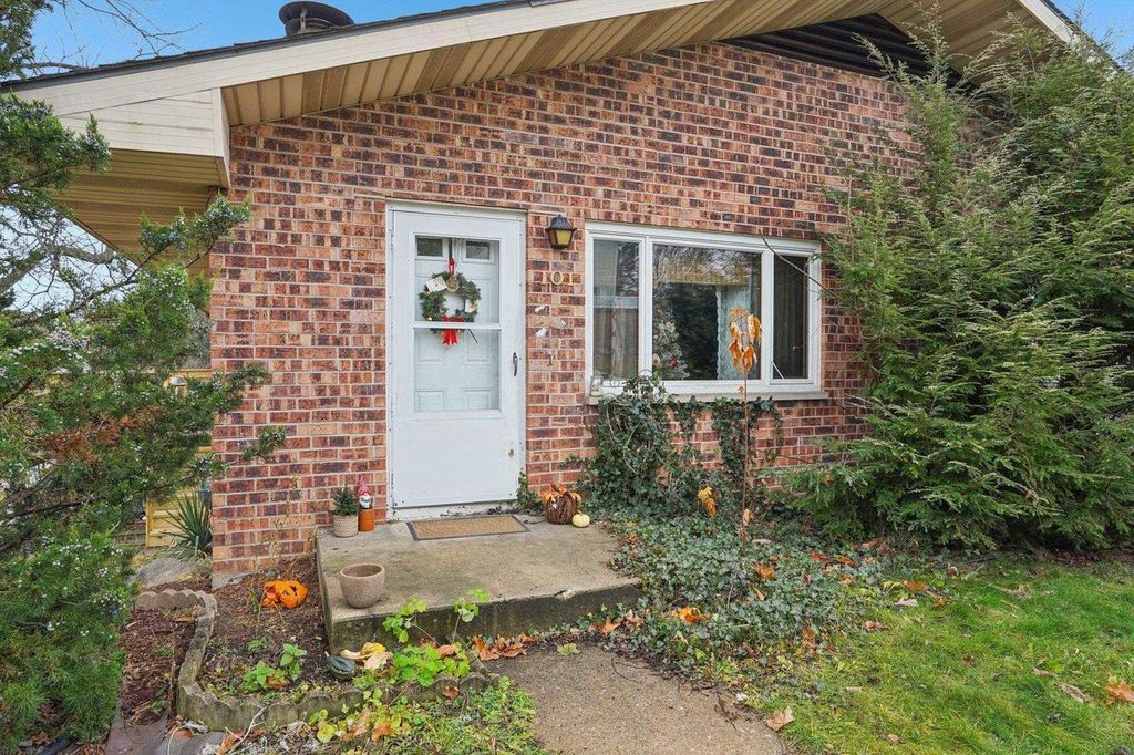 Photo of 101-103 W Garfield STREET, Mount Horeb, WI 53572 (MLS # 2015021)