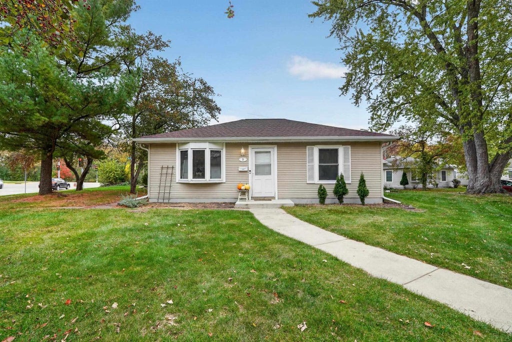 Photo of 3 Craig AVENUE, Madison, WI 53705 (MLS # 2035528)