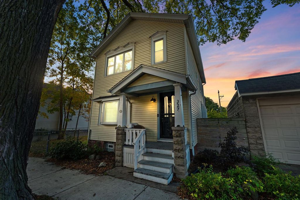 Photo of 327 W Mineral STREET, Milwaukee, WI 53204 (MLS # 1939260)