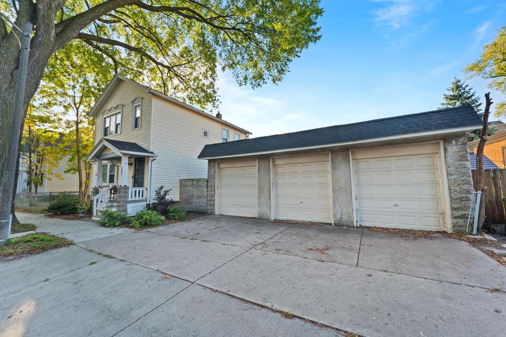 Photo of 327 W Mineral STREET, Milwaukee, WI 53204 (MLS # 1939260)