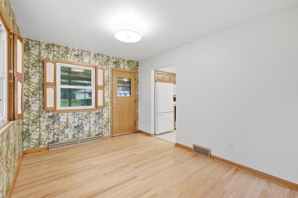 Photo of 607 Hillcrest DRIVE, Oregon, WI 53575 (MLS # 2033085)