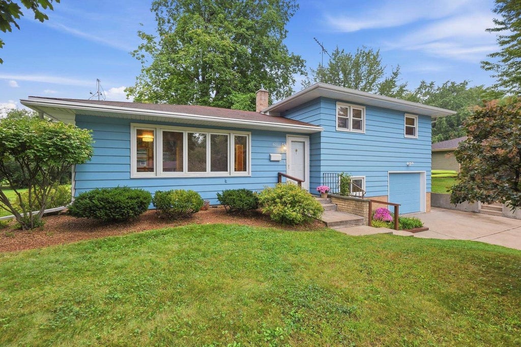 Photo of 607 Hillcrest DRIVE, Oregon, WI 53575 (MLS # 2033085)