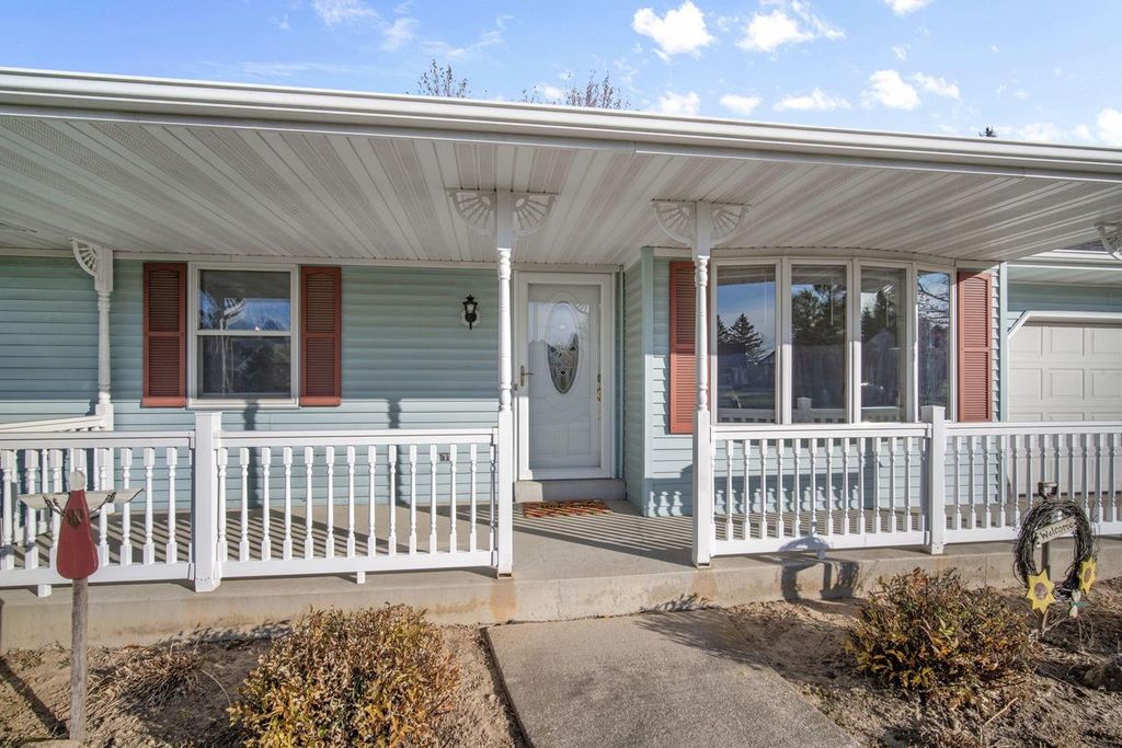 Photo of 7526 North Point COURT, Kewaskum, WI 53040 (MLS # 1943281)