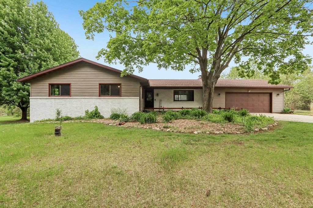Photo of W7956 Morse ROAD, Poynette, WI 53955 (MLS # 2023204)