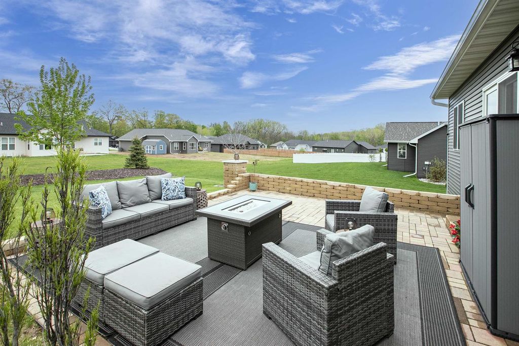 Photo of 2128 Clover Field DRIVE, Green Bay, WI 54313 (MLS # 50325766)