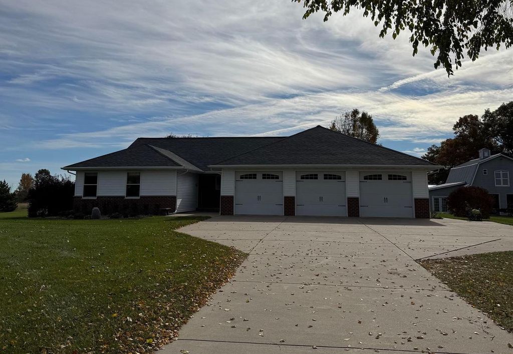 Photo of E7555 Ostrander ROAD, New London, WI 54961 (MLS # 50322693)