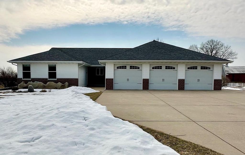 Photo of E7555 Ostrander ROAD, New London, WI 54961 (MLS # 50322693)
