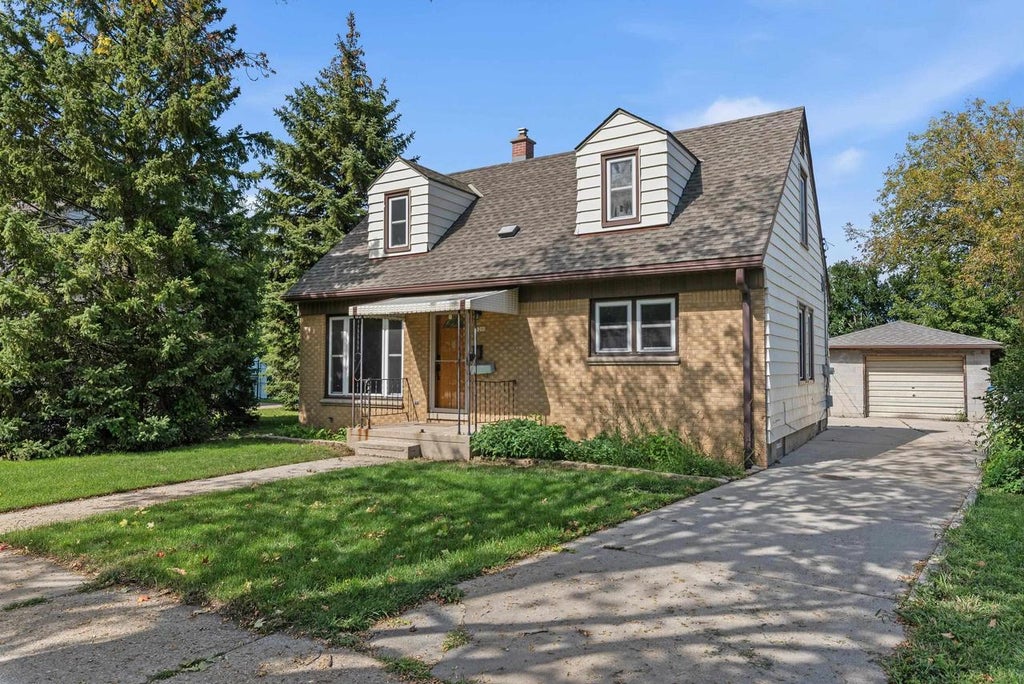 Photo of 6200 W Manitoba STREET, Milwaukee, WI 53219 (MLS # 50331583)