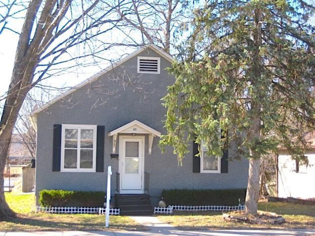 Photo of 817 N Beaumont ROAD, Prairie Du Chien, WI 53821 (MLS # 2019090)