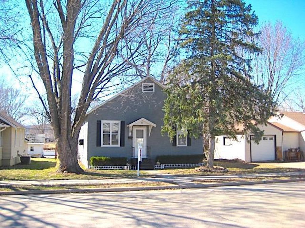 Photo of 817 N Beaumont ROAD, Prairie Du Chien, WI 53821 (MLS # 2019090)