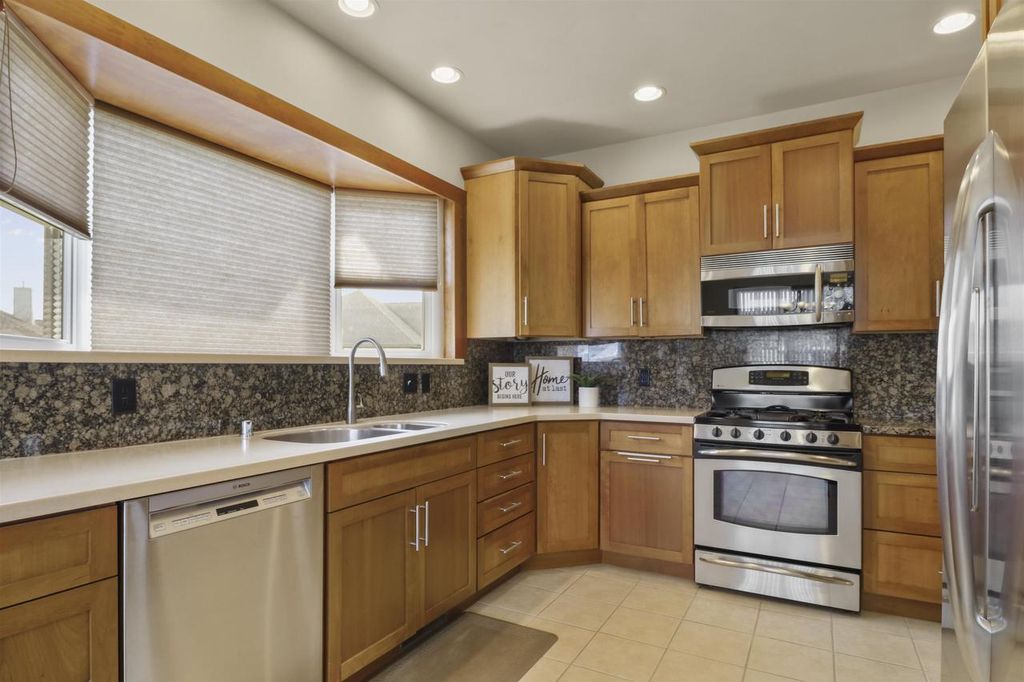 Photo of 14 Rembrandt WAY #9, Fitchburg, WI 53711 (MLS # 2019059)