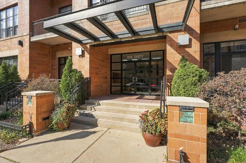 Photo of 614 W Doty STREET #401, Madison, WI 53703 (MLS # 2033991)