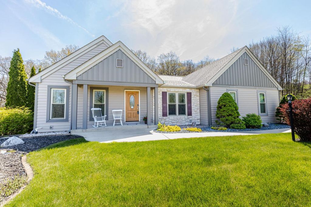 Photo of 20805 W Windsor DRIVE, New Berlin, WI 53146 (MLS # 1961136)