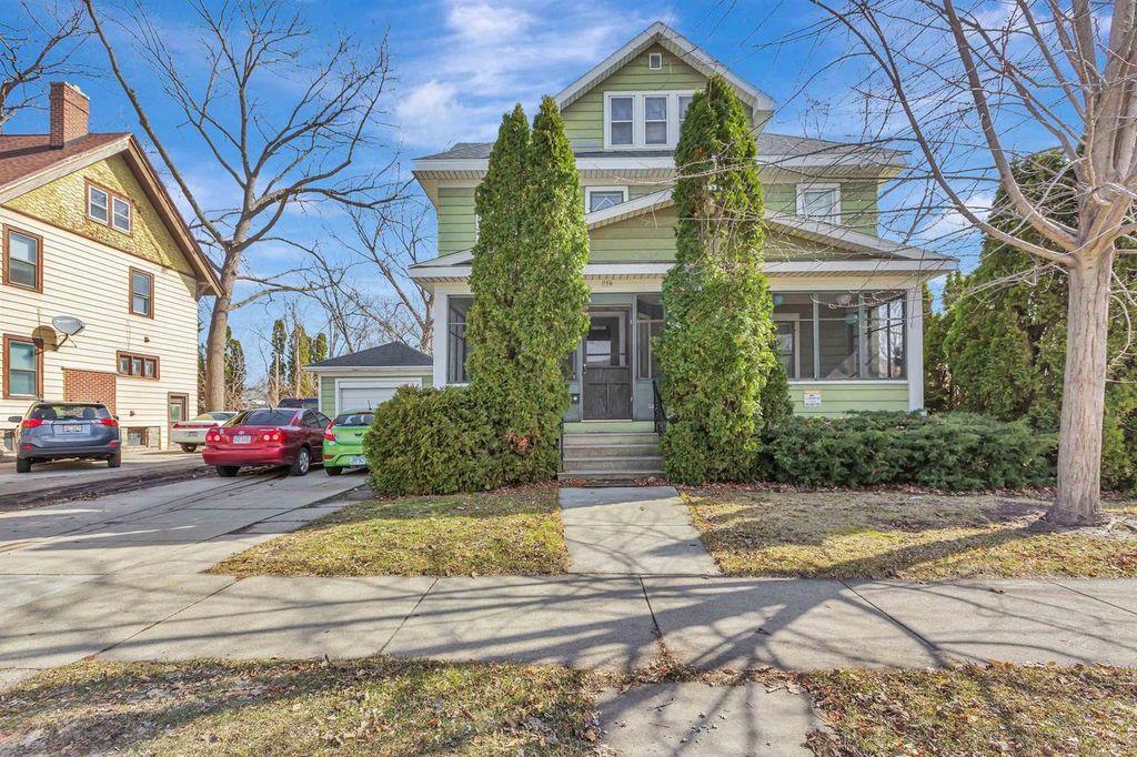 Photo of 704 Wisconsin STREET, Oshkosh, WI 54901 (MLS # 50322194)