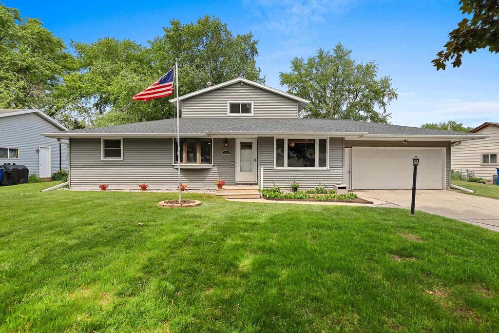Photo of 1248 April LANE, Green Bay, WI 54304 (MLS # 50329868)