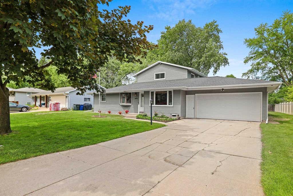 Photo of 1248 April LANE, Green Bay, WI 54304 (MLS # 50329868)