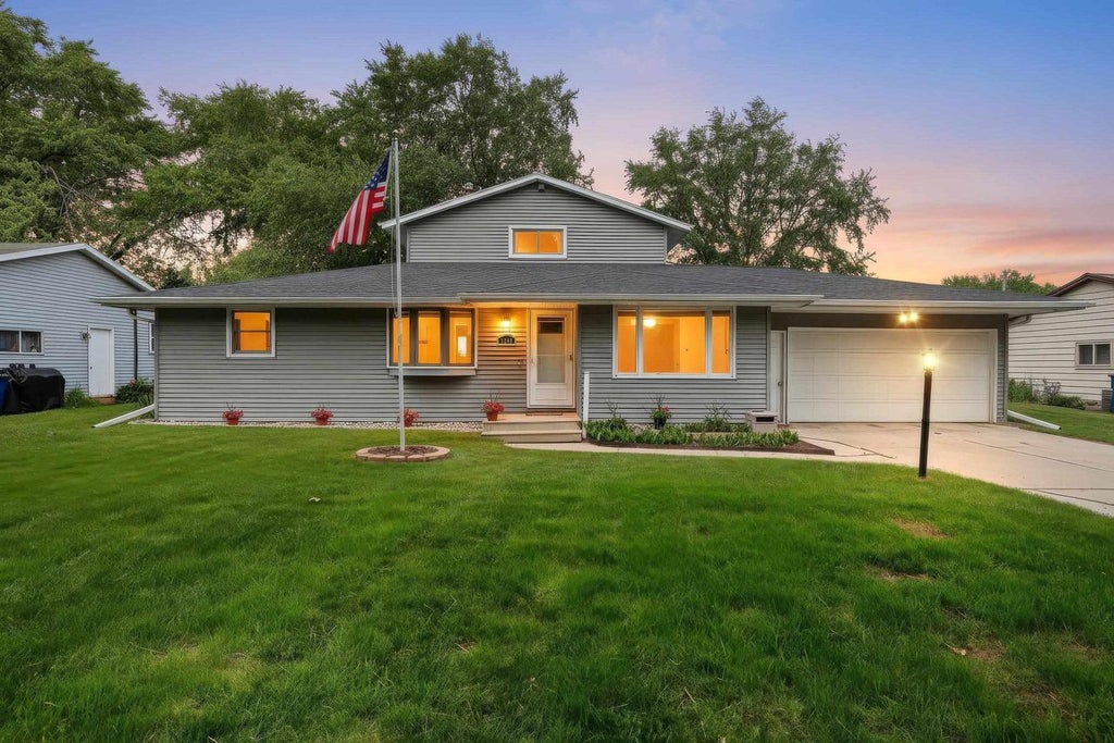 Photo of 1248 April LANE, Green Bay, WI 54304 (MLS # 50329868)